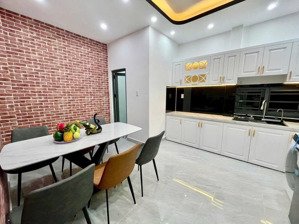 bán nhà, nhà bè 105m ngang 5m x 21m nhà 2 tầng, hẻm xe hơi 3pn, 4wc full nt, chỉ 5,68 tỷ.