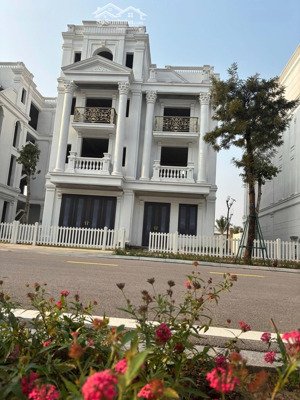 bán bt tinh hoa 2 lô 38 long biên golf villas,hướng đn,369m2,căn thô,xd 800m2,view vườn hoa, 148 tỷ