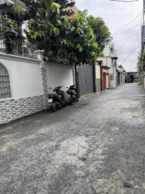 nhà đẹp ở ngay đường số lâm văn bền, q.7, 4x20, nhĩnh 8 tỷ.