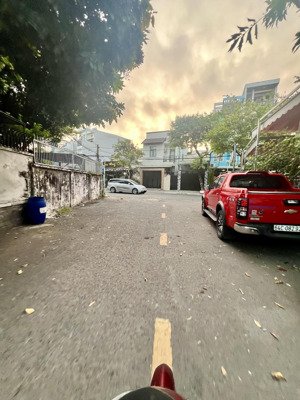 bán đất lô góc 2 mặt tiền khu kiến thiết, q9 330m2 ngang 15m cực đẹp xây biệt thự