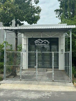 tôi cần bán gấp căn nhà 100m2 1 xẹt tỉnh lộ 8 thị trấn củ chi giá 1tỷ050 sổ hồng riêng dân cư đông