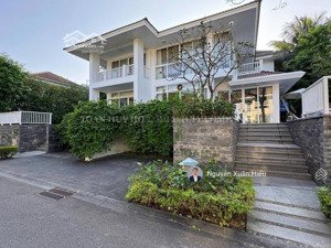 biệt thự premier 4 phòng ngủ có hồ bơi lớn, gần biển mỹ khê