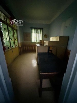 cho thuê nhà mt trung tâm quân hải châu ! gần chợ ! khu dân cư đông đúc ! bề ngang #6m
giá 6