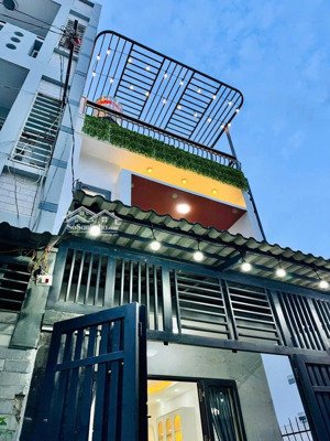 nhà 57m² trần não, thủ đức xây 1 trệt 1 lầu. giá 8 tỷ 990, hẻm 5m, sổ sẵn. có hd thuê 12tr/tháng