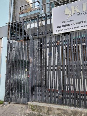 nhà cần bán để xuất ngoại, nhà 2 tầng đúc, tổng diện tích 109m vuông, sổ hồng đầy đủ