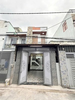 hạ giá bán nhanh 4,85tỷ tl. nhà 2tầng hxh 5m nhựa. 61m2 shr vuông vức. nhà mới 100% kiên cố