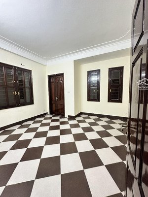 gia đình chuyển nhà bán gấp nhà 2 mặt thoáng trong kdc gần chợ, trường học, đã có sổ đỏ lâu dài