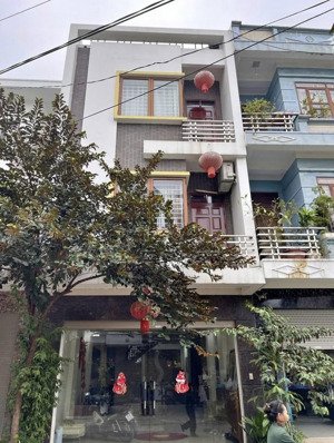 nhà đẹp tây mỗ 70m2 4 ngủ 9,6tỷ ôtô đỗ cổng 2 thoáng dân xây chắc chắn 3 bước ra phố lớn sổ đỏ cc