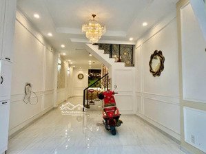 nhỉnh 13 tỷ sở hữu nhà mới 4 tầng hẻm 8m đường cmt8. dt 4.6*16m. nội thất cao cấp.