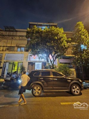 bán nhà mặt phố đường 70a, xuân phương. kinh doanh. 52m2 x 5m x 5 tầng. view hồ, vỉa hè.