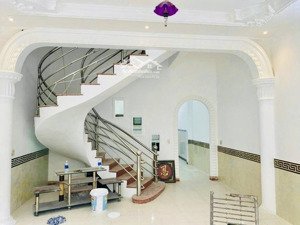 nguyễn sơn - 1 trục - 2 tầng - dt: 4.7 x 11.6 - cho thuê 10tr/th - hẻm 4m thoáng - sổ vuông vứt