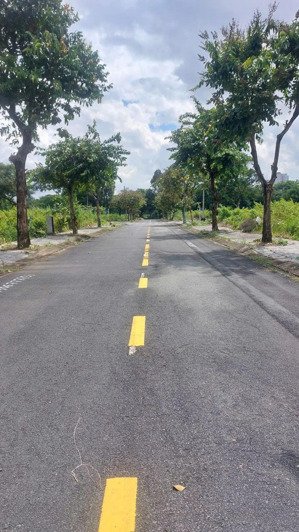 bán nền đất sổ đỏ cá nhân khu invesco cát lái.quận 2.dt 5x21.88m(109.5m2) .giá 69 tr/m2.