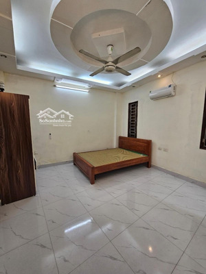 gđ cần bán nhà 5 t, chủ nhà tự xây rất chắc chắn, phố khương hạ, ngõ rất nông thoáng