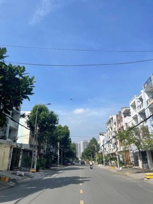 mtkd đường số 44 khu bình phú (dt: 8*20m, nhà cấp 4), quận 6, chỉ: 22 tỷ tl.