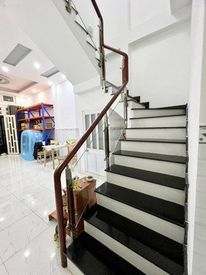 nhà đẹp ngay ngã 4 âu cơ - trịnh đình trọng - 67m2 - 4x17 - xe hơi tới cửa - chỉ 6,7 tỷ