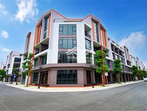 căn góc phố biển, vin3. bán bằng giá nhập. đối diện công viên nước. vị trí kim cương