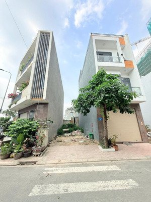 hàng hiếm 1 lô duy nhất đối diện vincom 550, giá 4.5 tỷ