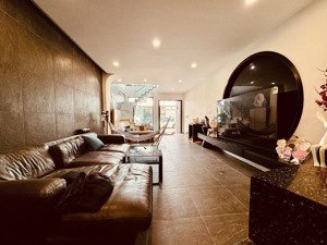 bán nhà nguyễn thị nghĩa, trung tâm đà lạt 4 tầng, nhà mới hoàn thiện full nội thất xịn, sổ riêng.