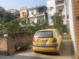 chính chủ cần tiền bán đất phân lô khu luyện kim nhị khê thường tín ,cạnh trường cao đẳng bách khoa