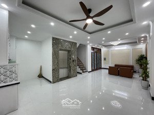 ngã tư sở - nhà mới thang máy - 2 mặt tiền 10m - nhiều phòng ở sướng hoặc làm ccmn - nhỉnh 200tr/m2