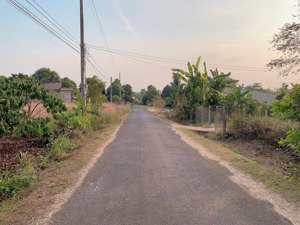 bán khoảng 3 sào (2974m2) đất xã láng lớn, huyện châu đức, brvt cũ). giá 3,2 tỷ.