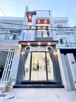 Nhà lầu xây mới 3 phòng ngủ - Đường Hồ Búng Xáng gần Đại học Cần Thơ