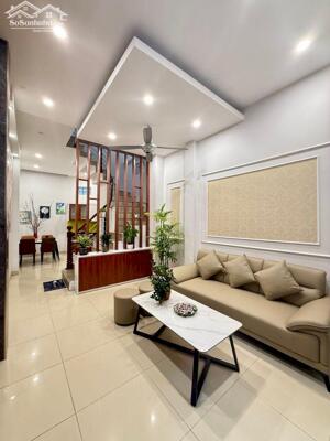 Bán nhà Định Công Hạ, Hoàng Mai, lô góc 3 thoáng, gần ô tô, 35m2, 7.9 tỷ