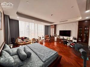 NHÀ ĐẸP- VỪA Ở VỪA KINH DOANH- THÔNG SÀN- THANG MÁY- VỈA HÈ- GARA Ô TÔ- PHỐ TRUNG YÊN.