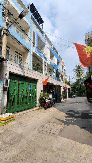 Cho thuê nhà nguyên căn Đường Số 22, P. Linh Đông – 1 trệt 3 lầu, 4PN 6WC, ô tô vào nhà – 12tr/tháng