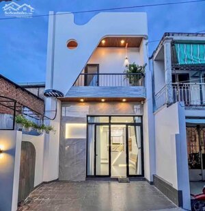 CĂN NHÀ HOÀN THIỆN 2 MẶT TIỀN SỔ HỒNG RIÊNG 5x18 CHỈ 550TR NHẬN NHÀ