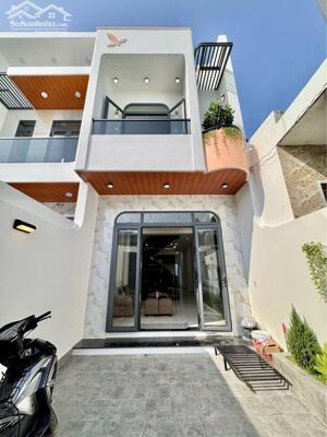  NHÀ LẦU MỚI TINH – CÁCH PHÀ BÀ MIÊU 200M