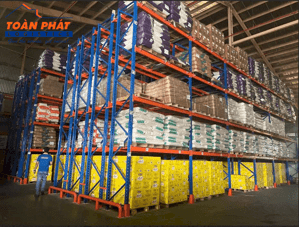  Kho chứa bánh kẹo – nước ngọt mùa Tết!!!