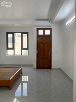 Cho thuê nhà Phố Trần Quốc Hoàn, Cầu Giấy 35m x 5T giá 15 triệu, NGÕ Ô TÔ THÔNG