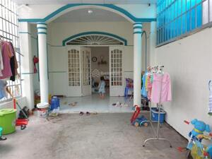 Bán nhà 3 mặt tiền (trước/hông/sau) nguyên căn 4x25m # 100 m2, đường nhựa trước nhà 8m thông gần ngã 4 Bà Điểm QL1A, xã Bà Điểm, Hóc Môn, Tp.HCM.