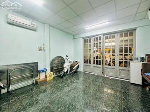 Mặt tiền Thoại Ngọc Hầu, Phú Thạnh, Tân Phú, ngang hơn 5m – đường trước nhà 12 m - nhỉnh 10 tỷ.