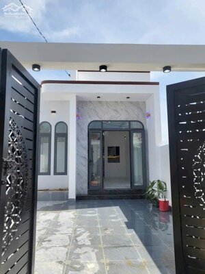 Bán nhà Diên Sơn mới xây cách chợ chỉ 700m sát bên trục đường Nhà Vuông