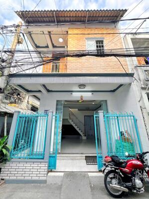 Nhà lầu góc 2 mặt tiền - Nằm gần công viên và siêu thị Vincom Hùng Vương