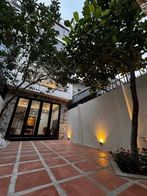 siêu phẩm lệ mật nhà đẹp long lanh ở sướng ngay full nội thất sịn xò. đường ô tô. vị trí tâm