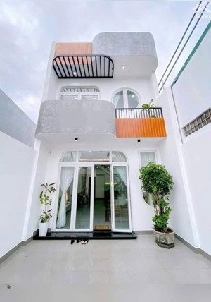 cần bán gấp nhà 1 trệt 1 lầu - 70m2 - ngay chợ tạm tân hiệp- sổ hồng hoàn công