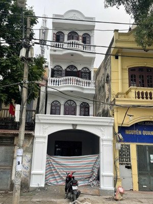 cho thuê nhà mặt phố phùng hưng, phúc la, hà đông. dt 80m2, 4 tầng, mt 5m, giá 30tr, lh 