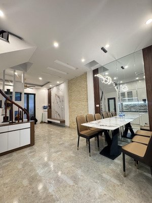 lô góc - một bước ra view hồ việt hưng, long biên, 5 tầng chỉ 6.x tỷ