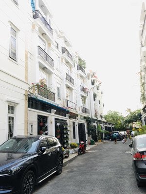 khu nhà lầu xe hơi tránh 4 tầng dân trí, kết nối nhanh ra metro cho thuê 14tr/ tháng chỉ 6.5 tỷ tl