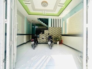 chỉ 5,5 tỷ (tl) nhà 1 trệt 3 lầu hẻm 9m, cách mt ht07 50m, 5pn, sổ hồng riêng!