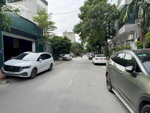 Bán Đất Mặt Phố Chính Trung 79,5m2, MT 5m, Hướng Đông Nam, Sát UBND & Vin Gia Lâm