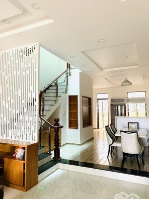 cho thuê gấp căn nhà phố 5x20m full nội thất giá 29tr/th. lh 