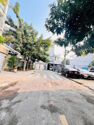 bán nhà ngang 5m mặt tiền khu dc q.tân phú 100m2 giá chỉ 9.5 tỷ