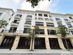 giá rẻ giật mình. san hô 65m2, vin2. vị trí sát biển hồ, sẵn sổ cầm tay