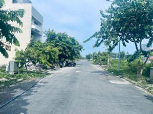 CẦN BÁN LÔ V5 FPT CITY TRỤC THÔNG - Gần trường học