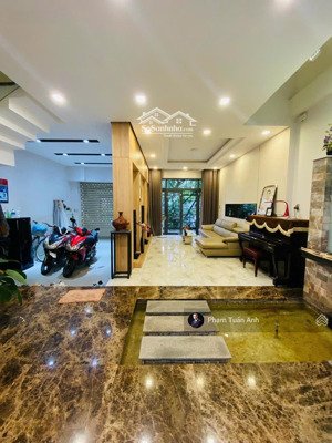 giám giá tụt huyết áp, nhà trung tâm bàu cát 4.5x18m, 4 tầng, chỉ còn 11,8 tỷ thôi