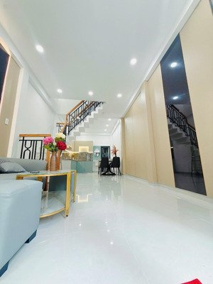 gần cầu nguyễn tri phương quận 8 | 38m2 | 2pn2wc | sẵn nội thất | chỉ 4ty880 tl